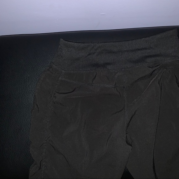 ✨ROUCHED CAPRI PANTS✨ - Picture 3 of 4